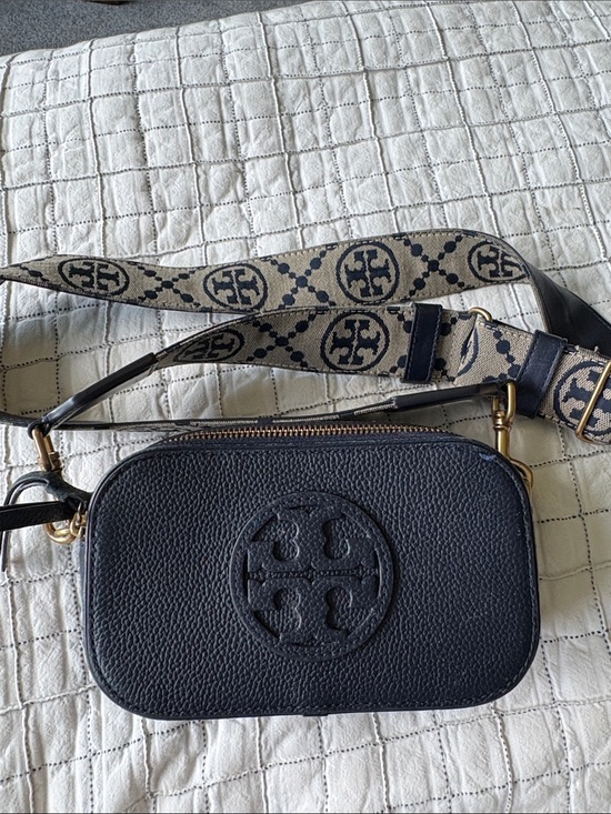 Tory Burch Handbags - Tory Burch Black Leather Crossbody with Logo Strap